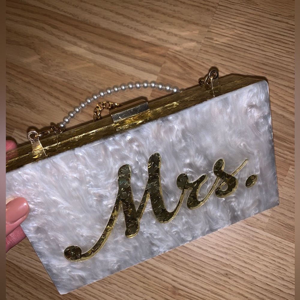 Bridal white pearlescent clutch bag with strap